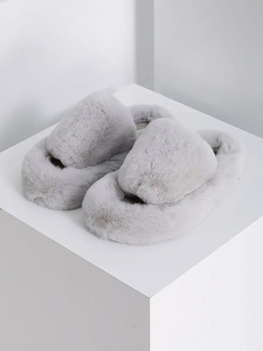 MAYA - FLUFFY SLIPPERS